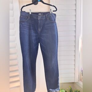 Old Navy Curvy Fit Short. Size 14